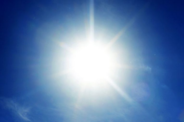 چرا آسمان به رنگ آبی است؟