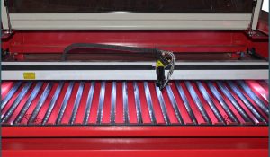 میز نایف یا شمشیریKnife Table: