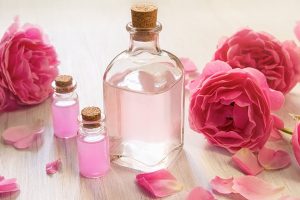 گلاب برای پوست چرب
