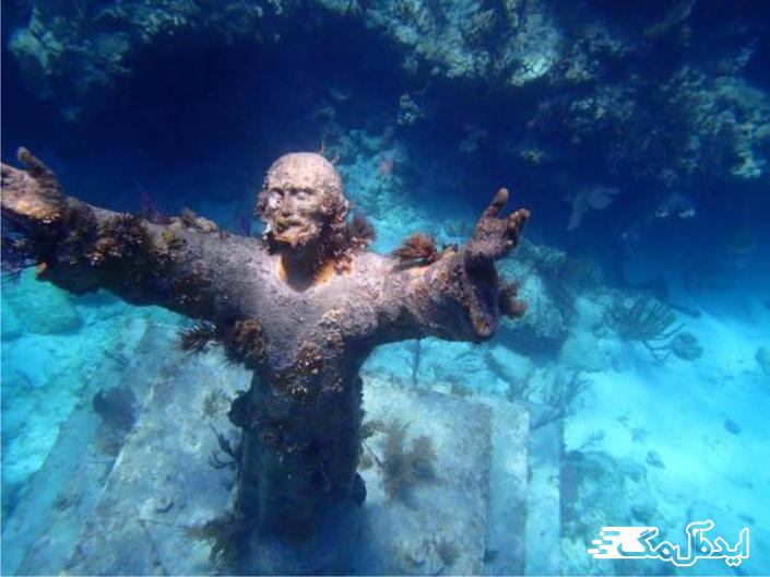 مجسمه مسیح در اعماق دریا