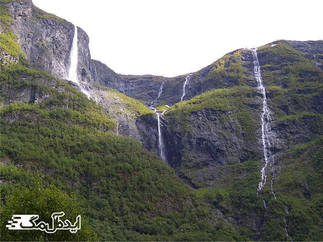عکس سوم از آبشار mongefossen