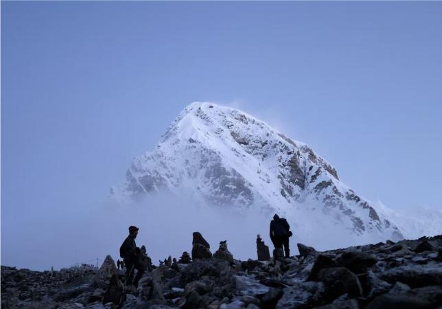 بلندترین قله جهان از زاویه‌ای دیگر