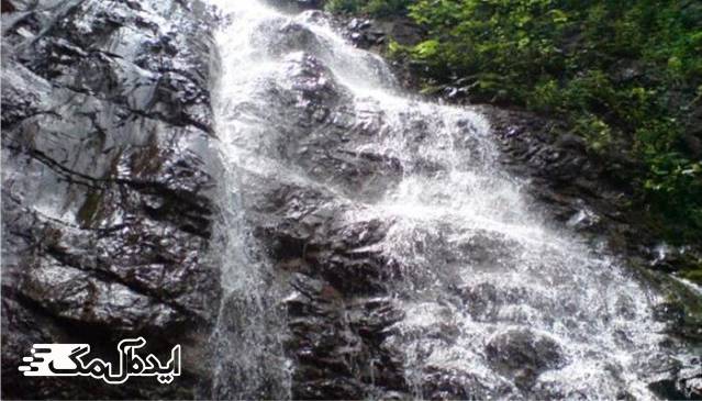 آبشار سنگ بن در شهرستان تنکابن 