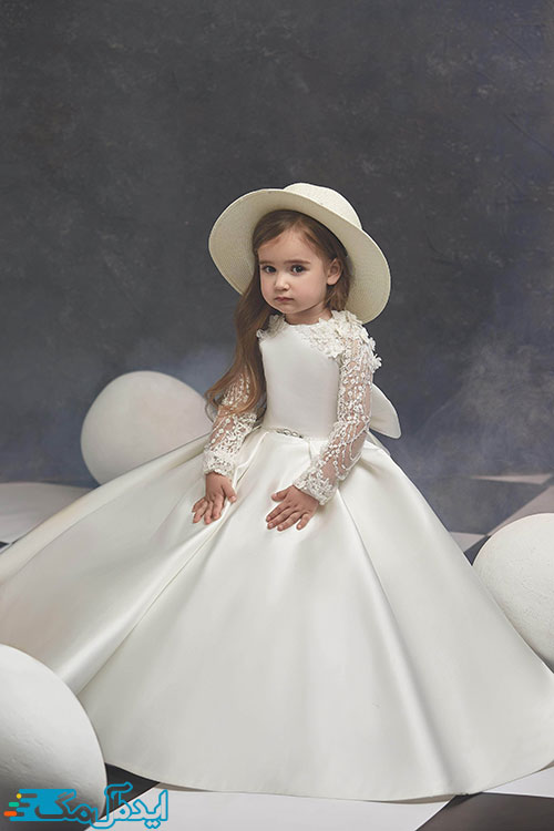 یک لباس عروس ساده و با‌نمک کودکانه همراه با کلاه