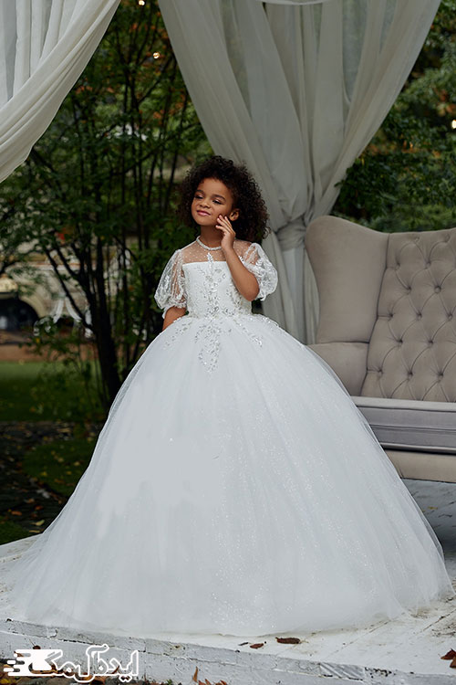 ساقدوش کوچک عروس با لباس پرنسسی و پشت بلند