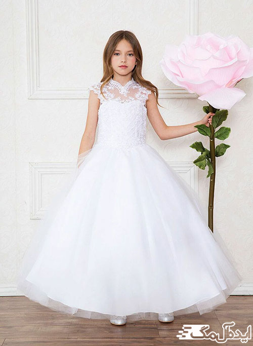 بالاتنه ترکیبی از تور دانتل و پارچه سفید در لباس عروس بچگانه