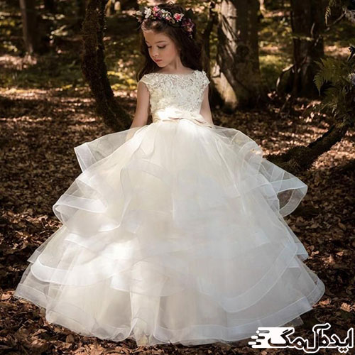 دامن چند لایه و شلوغ تور در لباس عروس زیبای دخترانه