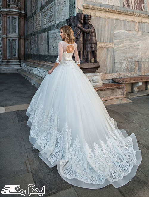 دامن پشت بلند حاشیه‌دار همراه با طرح خاص بالاتنه در لباس عروس پفی