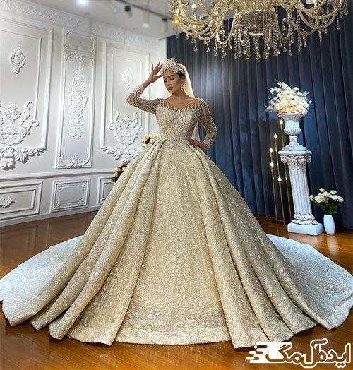 طراحی زیبای دامن دنباله‌دار در لباس عروس‌های پرنسسی