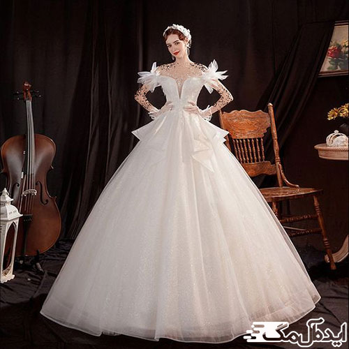 طرح زیبای یقه دکلته باز در لباس عروس پفی