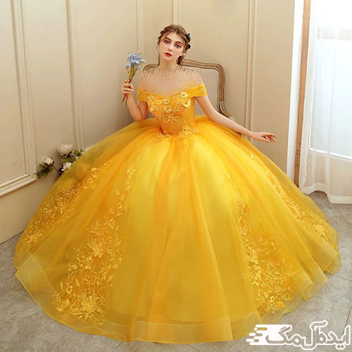یک مدل لباس عروس زیبای پرنسسی به رنگ زرد با یقه دکلته