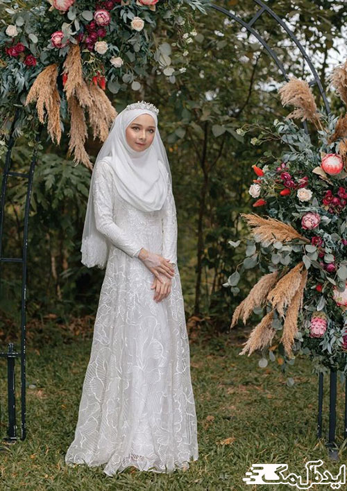 عروس زیبا و محجبه در باغی زیبا