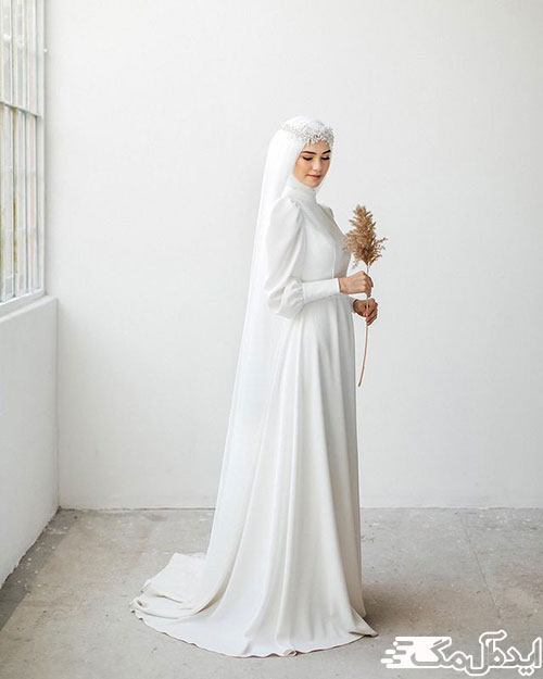 آستین‌های پفی با مچ بلند در یک لباس عروس پوشیده و شیک