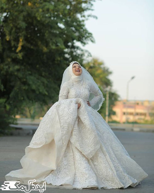 یک عروسی شاد و به یادماندنی با لباس عروس پوشیده