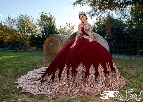 استفاده از پارچه مخمل قرمز با حاشیه‌های زیبا در لباس عروس