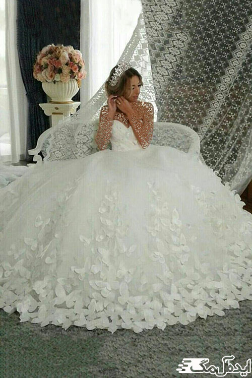 استفاده از تور دانتل زیبا با طرح پروانه در لباس عروس پرنسسی 2022