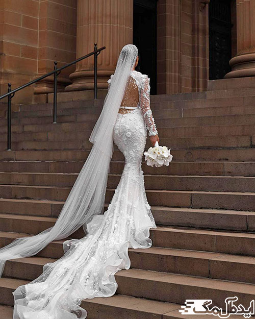 زیبایی بی‌نظیر با لباس عروس پشت دکلته دنباله‌دار