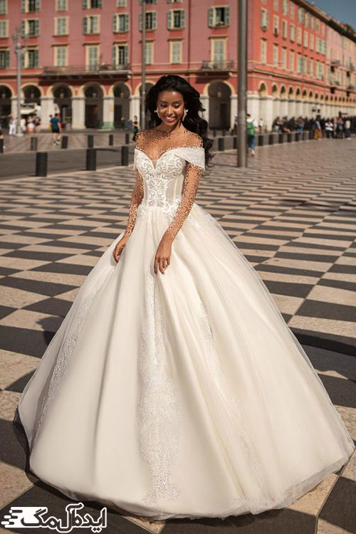 یقه هفت باز و استفاده از پارچه ساده در طراحی لباس زیبا و شیک برای عروس 