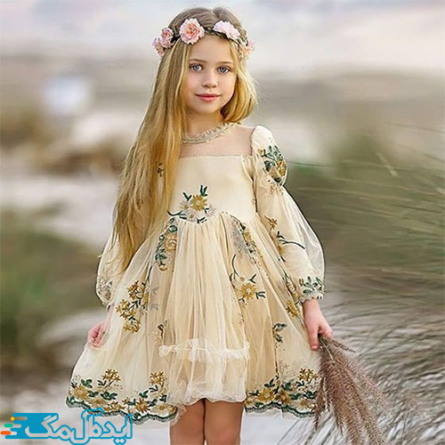 استفاده از طرح‌های مختلف گل در لباس و اکسسوری‌های کودکانه