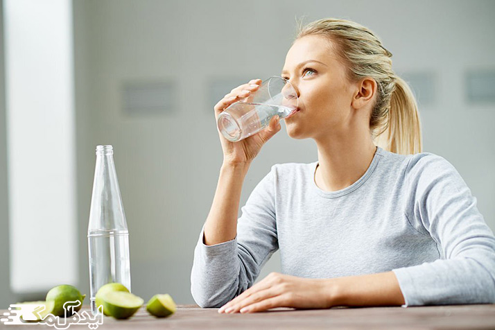 فواید نوشیدن آب برای کاهش درد پریود
