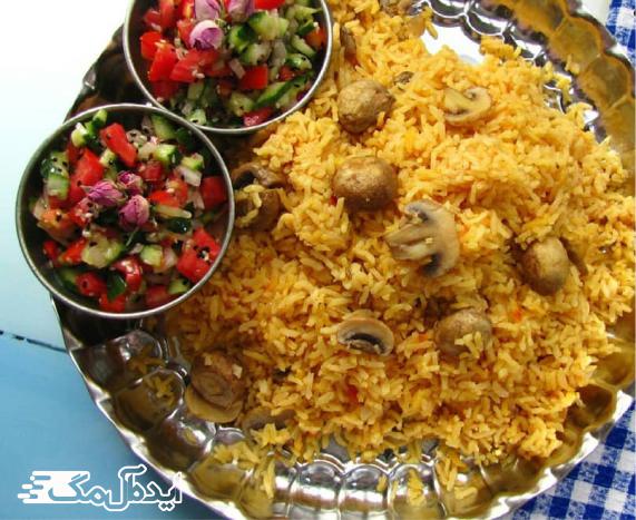 قارچ پلو یکی از انواع همه غذاهای ایرانی 