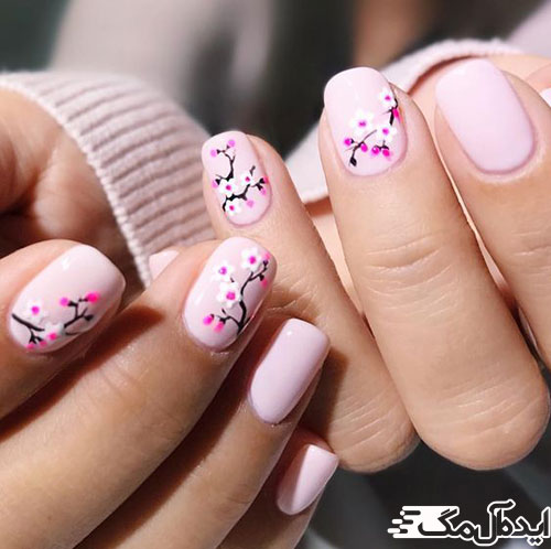 طراحی زیبای ناخن‌ها با طرح شکوفه‌های بهاری
