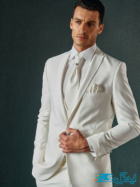 پوشین کت و شلوار سفید مردانه با اکسسوری‌های سفید