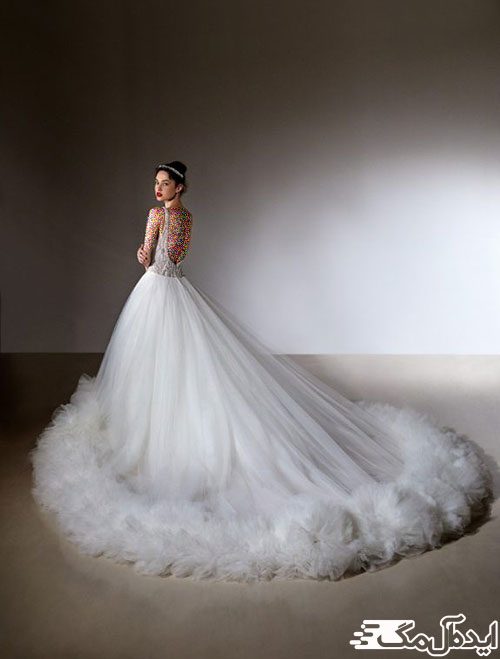 دامن پشت بلند زیباترین لباس عروس 2023 با حاشیه‌های شلوغ