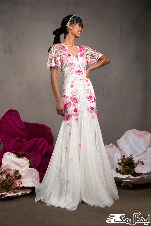 استفاده از پارچه توری با گل‌های رنگ سال 1402 برای لباس عروس