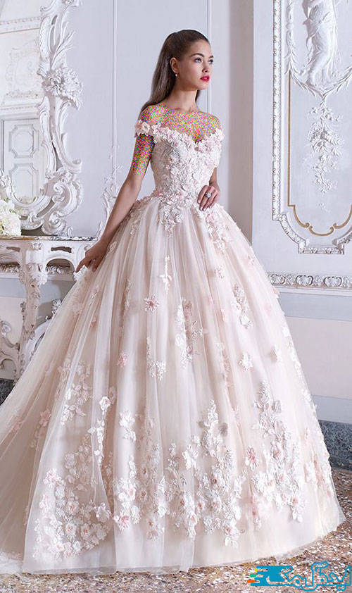 استفاده از تور گلدار سه بعدی با رنگ ملایم و لایت برای لباس عروس شیک سال 1402