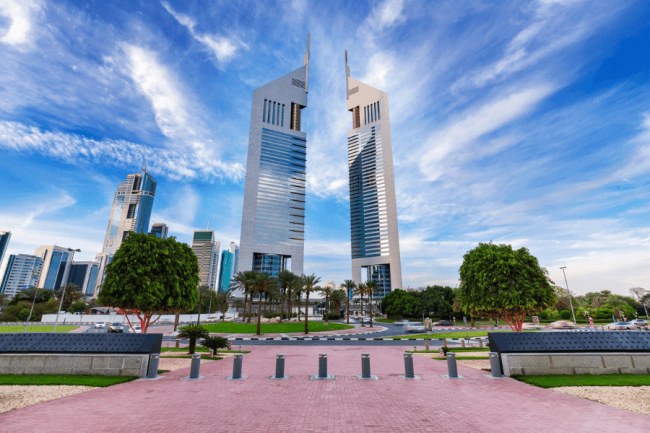 برج‌های اداری امارات که آن‌ها را برج‌های دوقلوی دبی نیز می‌نامند، در محدوده جمیرا و نزدیکی برج خلیفه قرار دارند 