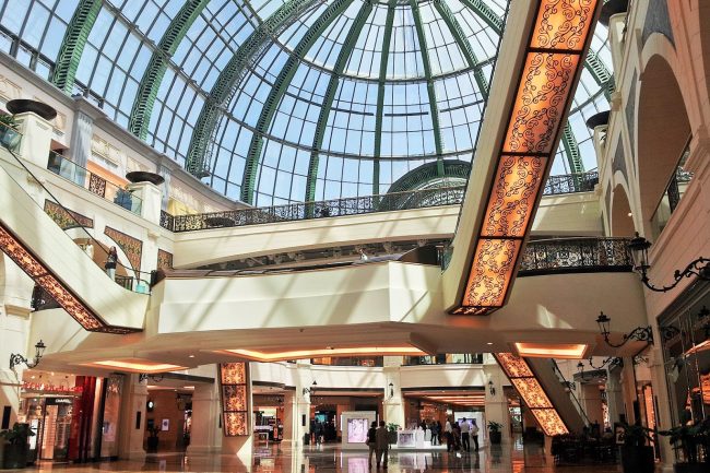 امارات مال از مراکز خرید لوکس دبی محسوب می‌شود