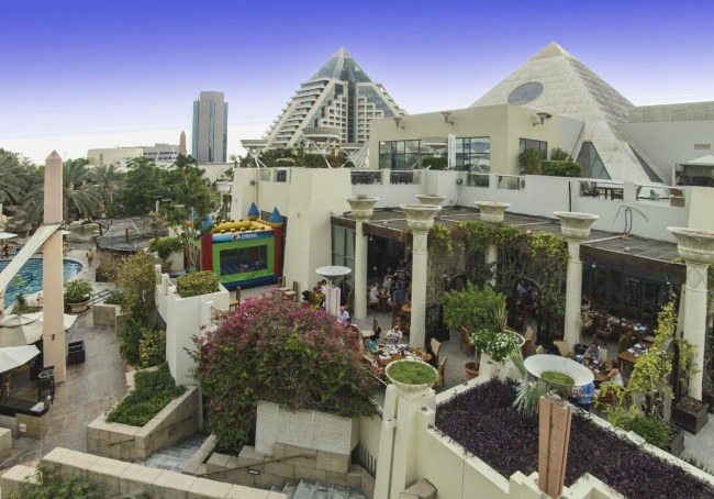 وافی مال از مراکز خرید قدیمی‌تر دبی است که در سال ۱۹۹۷ افتتاح شد