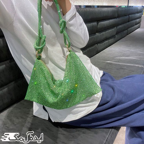 سبک پوشش کژوال با کیف جوشنی سبز رنگ