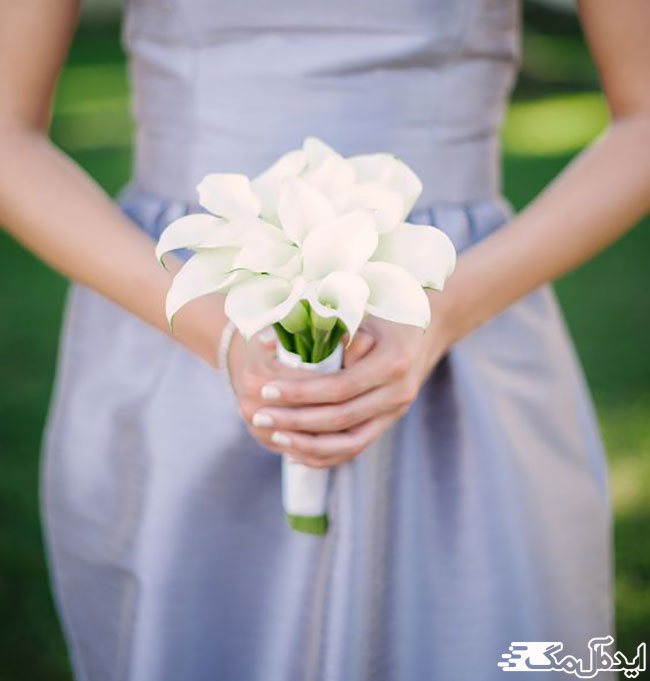 دسته گل عروس و ساقدوش‌ها با اندازه کوچک و گل‌های یکدست شیپوری