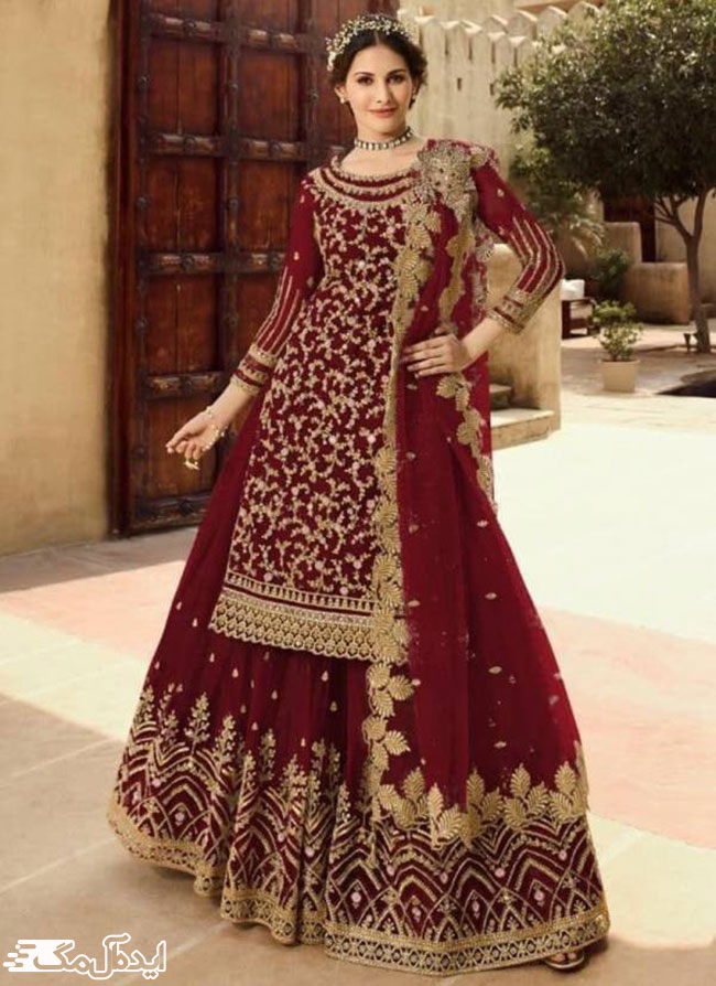 یک نمونه از لباس پنجابی‌های شیک و زیبا با پارچه هندی طرح‌دار و حاشیه‌دار قرمز