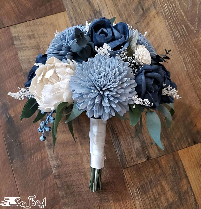 دسته گل عروس لاکچری با تم رنگ آبی کبود برای عروس خانم‌های مشکل‌پسند