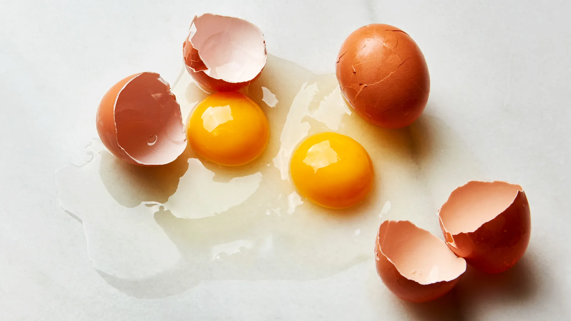 خوردن تخم مرغ باعث ایجاد بوی بد در پا می شود