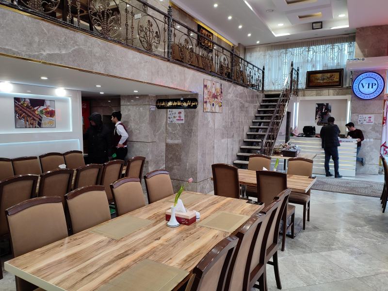 فضای کلاسیک رستوران جلالی تبریز