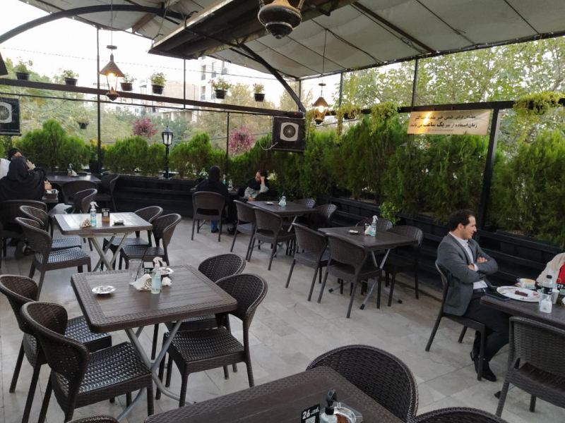 فضای باز رستوران ایتالیایی لیو در مشهد