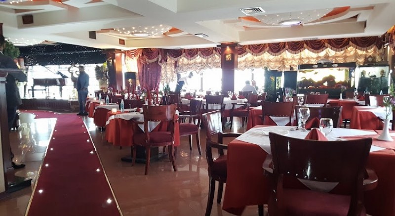 فضای داخلی رستوران نارنجستان، از بهترین رستوران‌ های تهران