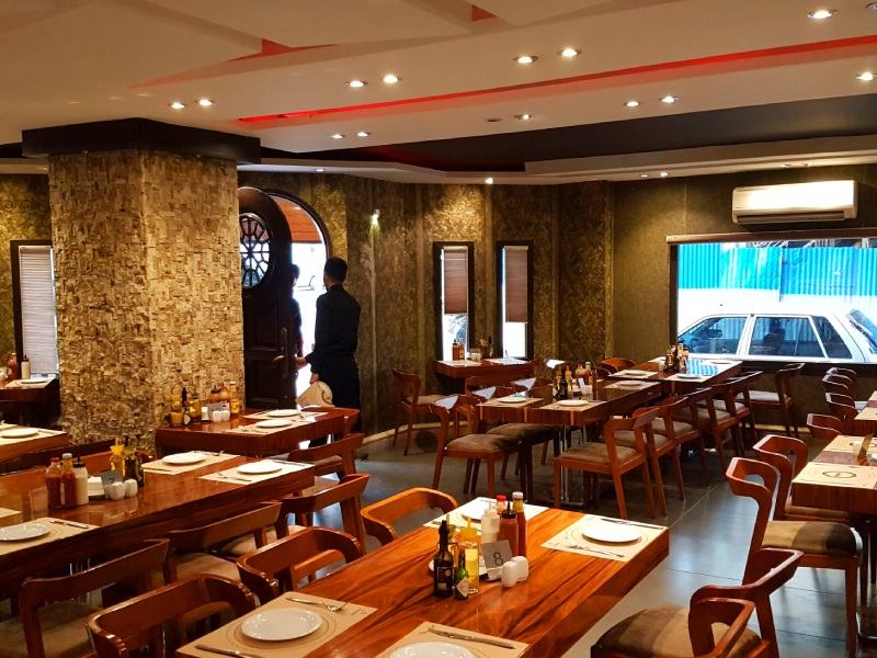 نمای داخلی رستوران سنسو شعبه بلوار فردوس 