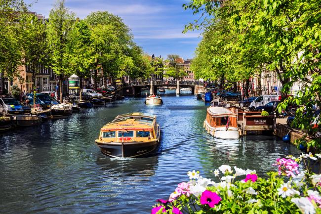 تصویری از کانال‌های زیبای آمستردام 