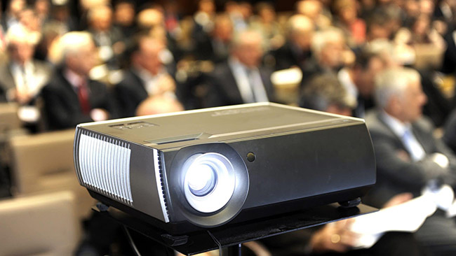 معیارهای مهم برای انتخاب ویدیو پروژکتور برای محیط کار و آموزش