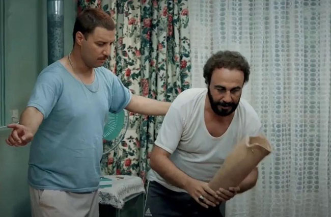 رضا عطاران و جواد عزتی در فیلم هزارپا