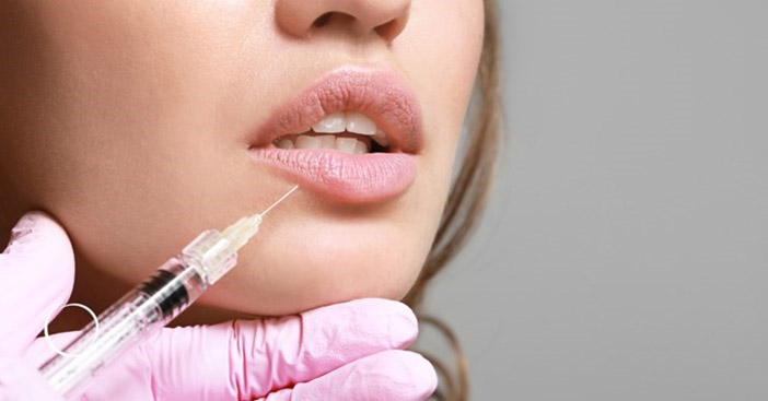 تخلیه ژل لب چطور انجام میشود